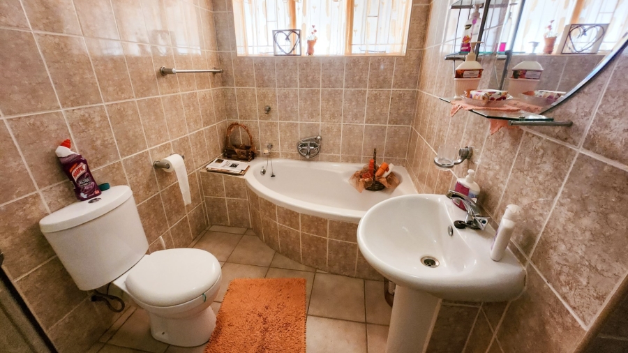 4 Bedroom Property for Sale in Stilfontein Ext 4 North West